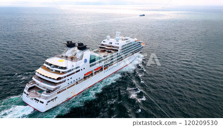 Cruise ship MITSUI OCEAN FUJI 120209530