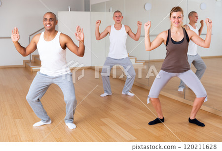 Man dancing at group lesson in studio 120211628