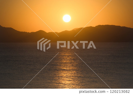 夕陽下的海景 夕陽下的海景 120213082