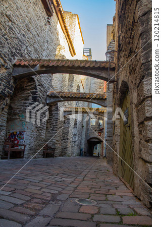 Catherine Lane is short lane(135 m) in the historic district of Old Town 120214815