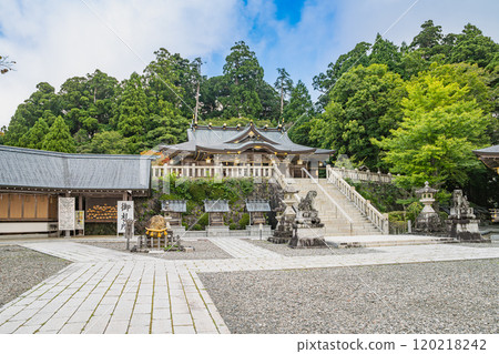 濱松市(靜岡縣)秋葉原本宮秋葉神社上社的庭院景色 濱松市(靜岡縣)秋葉原本宮秋葉神社上社的庭院景色 120218242