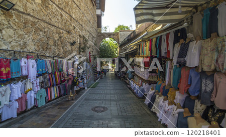 Walk through the tourist market with wide range of sunglasses, magnets, arabian lamps and other souvenirs timelapse hyperlapse in Antalya. 120218401