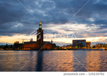 黃昏的斯德哥爾摩市政廳,瑞典 黃昏的斯德哥爾摩市政廳,瑞典 120220762