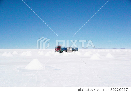 Bolivia Salar de Uyuni salt lake Bolivia Salar de Uyuni salt lake 120220967