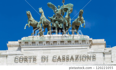 Monument with horses on top of Palace of Justice Palazzo di Giustizia timelapse 120221055