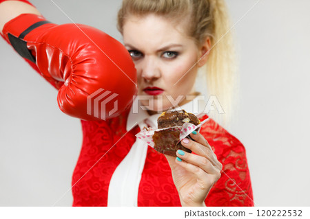 Woman boxing chocolate cupcake 120222532