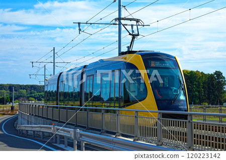 Haga-Utsunomiya LRT: Light line and rural scenery 120223142