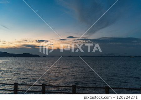高松灣的海上日落 120224271
