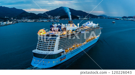 海洋光譜、女神大橋的夜景、全景【長崎市】 120226043