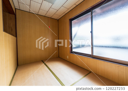 Old Japanese style room 120227233