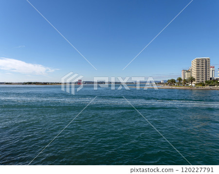 Scenery of the Torii gate and Bentenjima on Lake Hamana 120227791