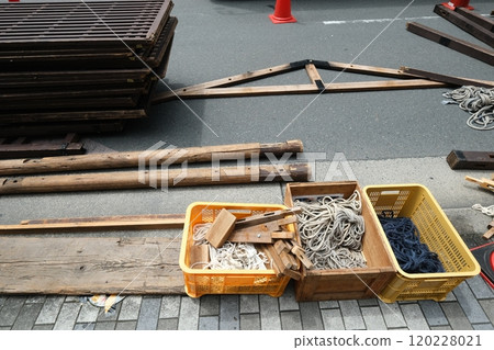 Gion Festival: Construction of the Kyozan float 120228021