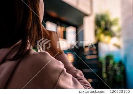 A visitor A visitor 120228100