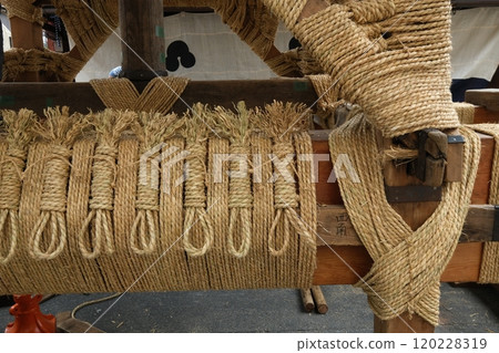 Rope ties on the Hogahoko floats of the Gion Festival Rope ties on the Hogahoko floats of the Gion Festival 120228319