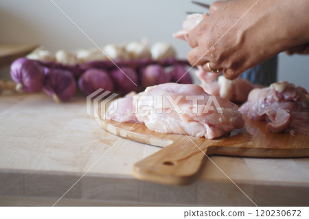 Preparing Delicious Chicken Dishes Using Fresh Ingredients Right in Your Kitchen Space 120230672