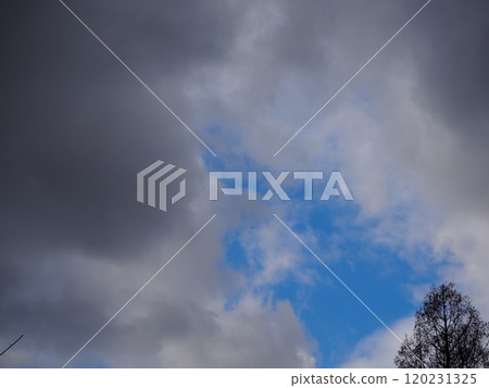 多雲的天空 120231325