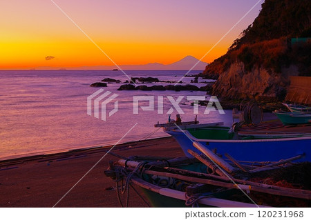 Coastal scenery of the Boso Peninsula with the orange sunset sky and Mt. Fuji in the background Ver1 Coastal scenery of the Boso Peninsula with the orange sunset sky and Mt. Fuji in the background Ver1 120231968