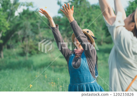 Raise your hands and look up 120233826