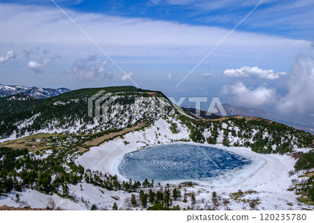 Climbing Mount Issaikyo Climbing Mount Issaikyo 120235780