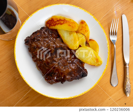 American style fried ribs with potatoes American style fried ribs with potatoes 120236006