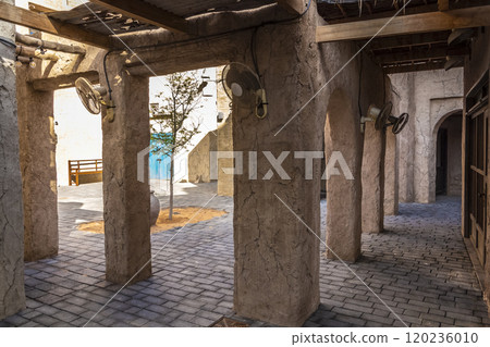 Architecture in the Arab style 120236010