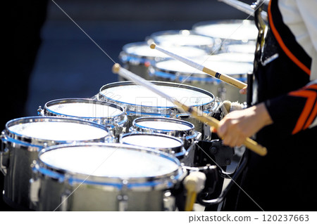 行進樂隊遊行樂器 120237663