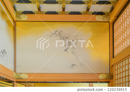 The entrance with gorgeous sliding screen paintings 120239915