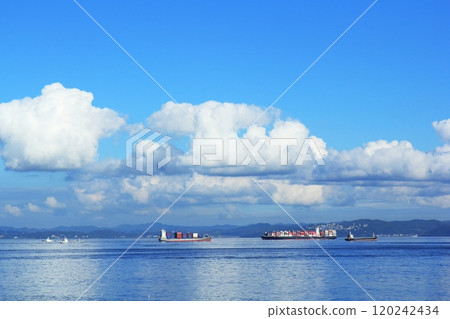 船隻經過的清澈海【浦賀海峽】 120242434