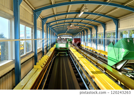 這是須磨浦三條遊樂園的“Carlator”,是熱門景點,搖晃劇烈,乘坐起來很不舒服。 這是須磨浦三條遊樂園的“Carlator”,是熱門景點,搖晃劇烈,乘坐起來很不舒服。 120243263