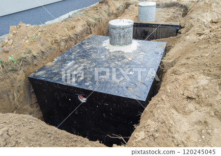 Installation of multiple domestic wastewater tanks in construction site Installation of multiple domestic wastewater tanks in construction site 120245045