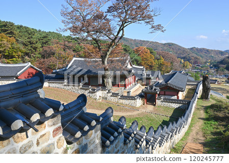 Namhansanseong Haenggung Palace in Autumn [Korea/Gyeonggi-do] 120245777