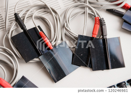 High-Quality Electrical Conductivity Testing Leads with Color-Coded Clips 120246981