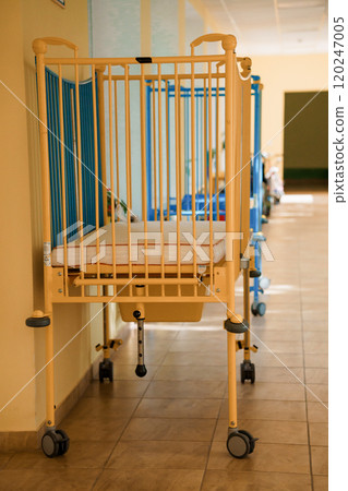 Hospital Nursery with Adjustable Crib in Calm Environment Hospital Nursery with Adjustable Crib in Calm Environment 120247005