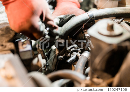Detailed Inspection and Repair of Automotive Engine Components with Focus on Hydraulic System 120247106