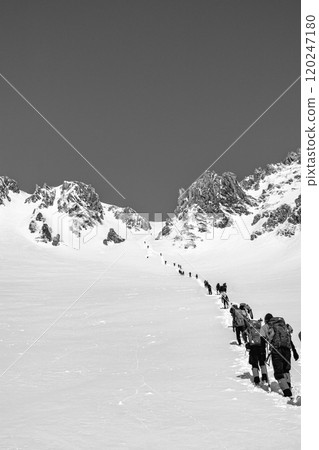 Climbers climbing Senjojiki Cirque, Kiso Komagatake mountain climbing tour in the remaining snow season, newspaper advertisement Climbers climbing Senjojiki Cirque, Kiso Komagatake mountain climbing tour in the remaining snow season, newspaper advertisement 120247180