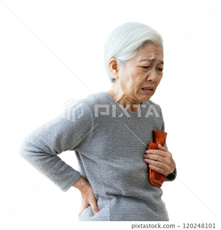 患有背痛的老年婦女 120248101