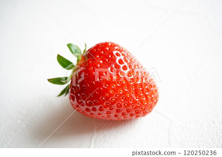 非常美味的鮮紅草莓 120250236