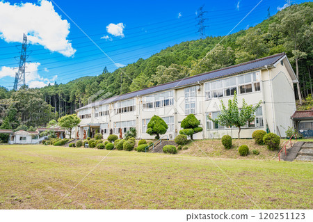 The abandoned former Tobu Elementary School in Toei Town, Aichi Prefecture (Aichi Prefecture) The abandoned former Tobu Elementary School in Toei Town, Aichi Prefecture (Aichi Prefecture) 120251123