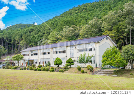The abandoned former Tobu Elementary School in Toei Town, Aichi Prefecture (Aichi Prefecture) 120251124
