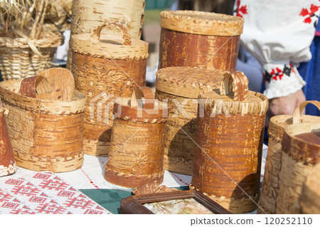 Birch-bark box.Hand baskets of birch bark. Birch barrels Birch-bark box.Hand baskets of birch bark. Birch barrels 120252110