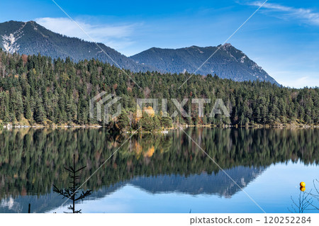Autumn colors in fall at lake Eibsee, Garmisch-Partenkirchen, Bavarian alps, Germany 120252284