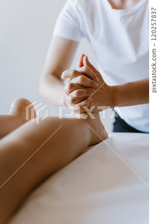 Expert foot massage therapy to relieve stress and enhance wellness in a relaxing spa environment 120257837