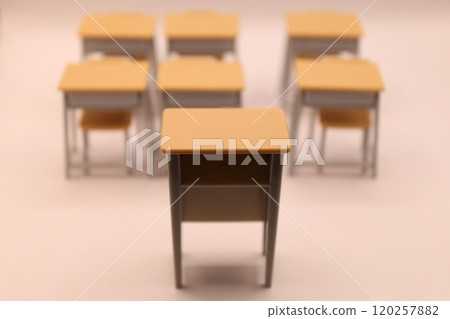 學校課桌椅圖片 120257882