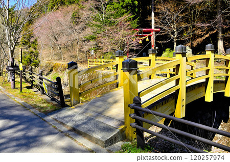 道誌山脈的石割山；石割山登山路線的起點，通往石割神社的參道入口； 120257974