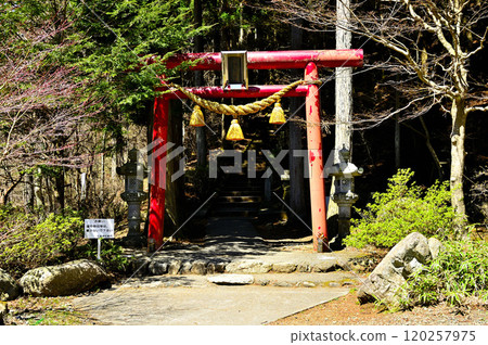 Ishiwariyama in the Doshi Mountains, trailhead for Ishiwariyama hiking trail, entrance to the approach to Ishiwari Shrine 120257975