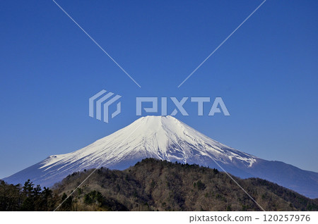 Copy space of Mt. Fuji and blue sky from the observation deck of the power transmission tower at Okunotake in the Doshi mountain range 120257976