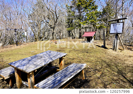 The summit of Mount Goseitai, one of Japan's 200 famous mountains in the Doshi Mountain Range 120257996