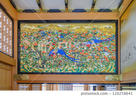 Gorgeous and luxurious carved transom at the entrance 120258641