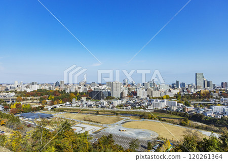 從青葉城遺址看仙台市秋季前景 從青葉城遺址看仙台市秋季前景 120261364