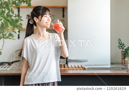 Young Asian woman in sportswear drinking vegetable juice (beauty, nutrition, diet, beautiful skin) Young Asian woman in sportswear drinking vegetable juice (beauty, nutrition, diet, beautiful skin) 120261629